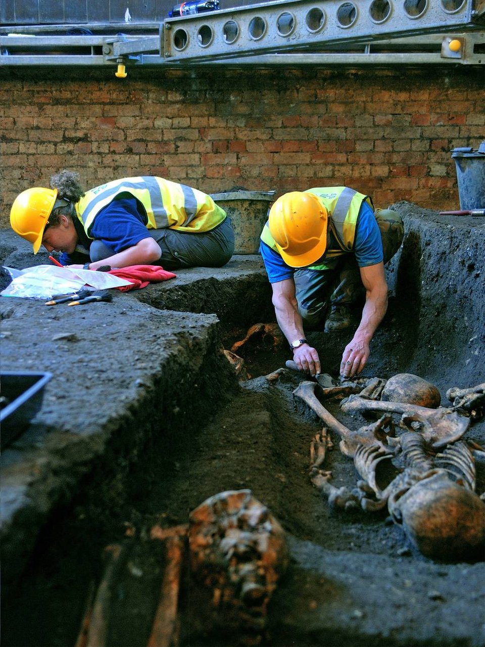 Εντυπωσιακά ευρήματα: Βρέθηκε ολόκληρο μεσαιωνικό νεκροταφείο κάτω από το πανεπιστήμιο του Κέμπριτζ [εικόνες] | iefimerida.gr 3