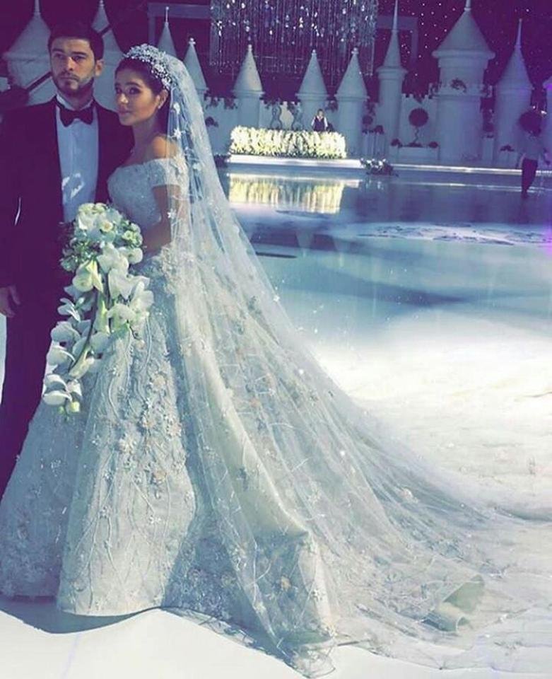 Παντρεύτηκε η ανιψιά του ιδιοκτήτη της Αρσεναλ -Χάλασαν εκατομμύρια, κιτς ο γάμος, βαριόταν και το έδειχνε ο γαμπρός [εικόνες] | iefimerida.gr 1