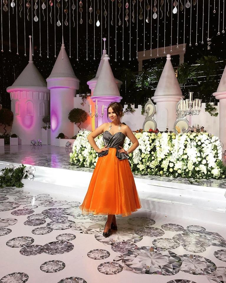 Παντρεύτηκε η ανιψιά του ιδιοκτήτη της Αρσεναλ -Χάλασαν εκατομμύρια, κιτς ο γάμος, βαριόταν και το έδειχνε ο γαμπρός [εικόνες] | iefimerida.gr 8