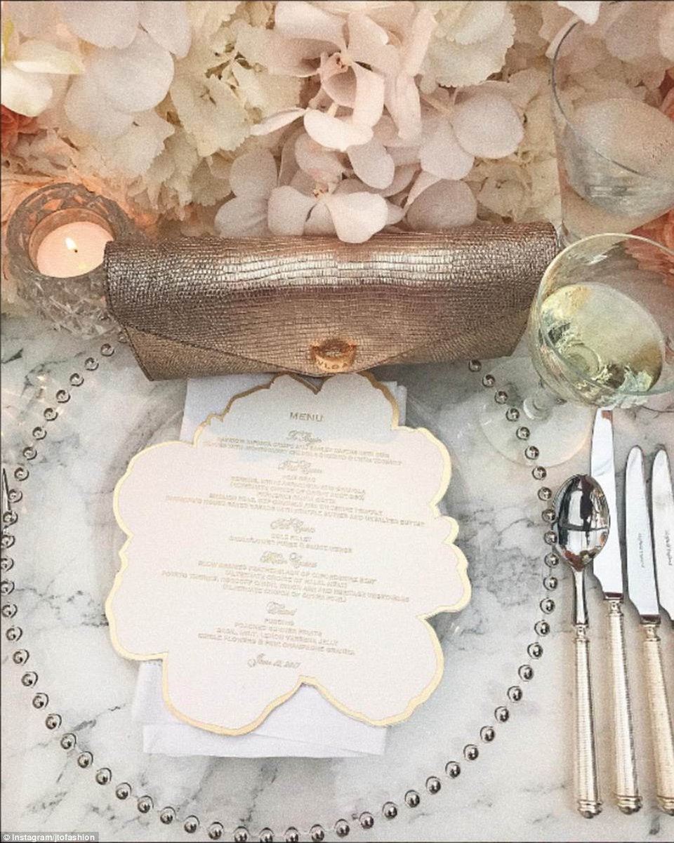 Ο γάμος των 6 εκατ ευρώ: Σε ανάκτορο στην Αγγλία, με χρυσές λεπτομέρειες και 12όροφη τούρτα [εικόνα] | iefimerida.gr 7