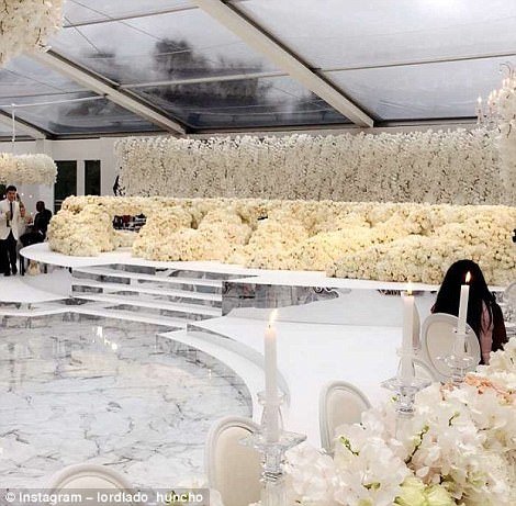 Ο γάμος των 6 εκατ ευρώ: Σε ανάκτορο στην Αγγλία, με χρυσές λεπτομέρειες και 12όροφη τούρτα [εικόνα] | iefimerida.gr 6