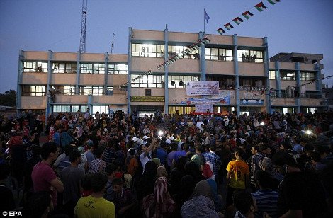 Νεαρό ζευγάρι από τη Γάζα παντρεύτηκε με τη βοήθεια του ΟΗΕ -Σε καταφύγιο προσφύγων [εικόνες] | iefimerida.gr 6