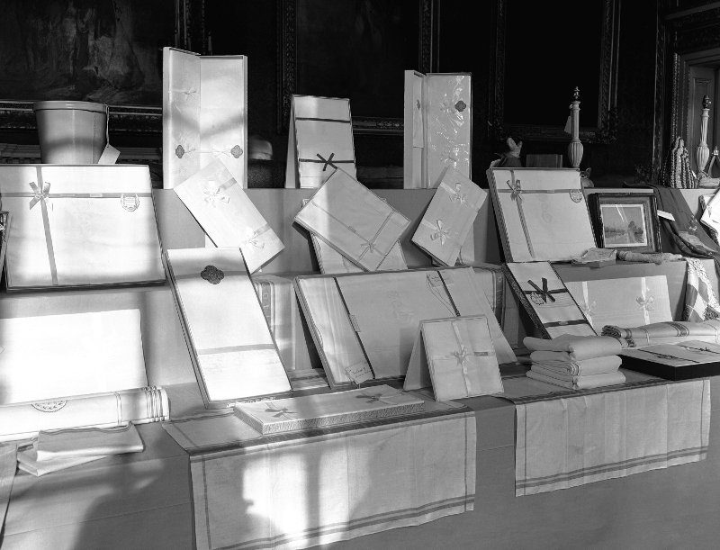 Τα πιο περίεργα δώρα σε βασιλικούς γάμους – Από ζωντανές γαλοπούλες μέχρι ολόκληρες αποικίες | iefimerida.gr 3
