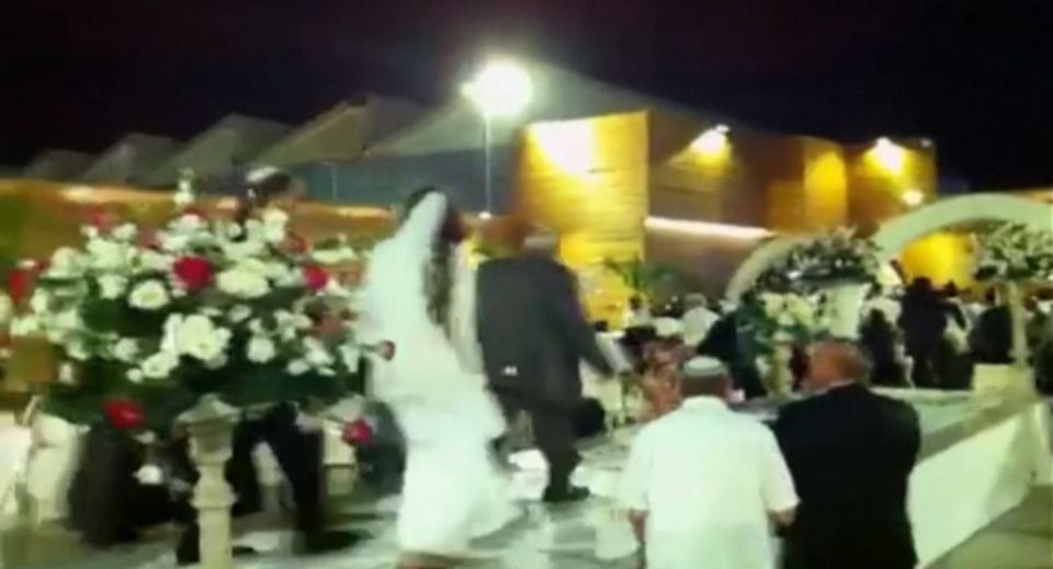 Ζευγάρι στο Ισραήλ εγκαταλείπει το γάμο του γιατί ρουκέτες πέφτουν πάνω από τα κεφάλια τους [εικόνες&βίντεο] | iefimerida.gr 0