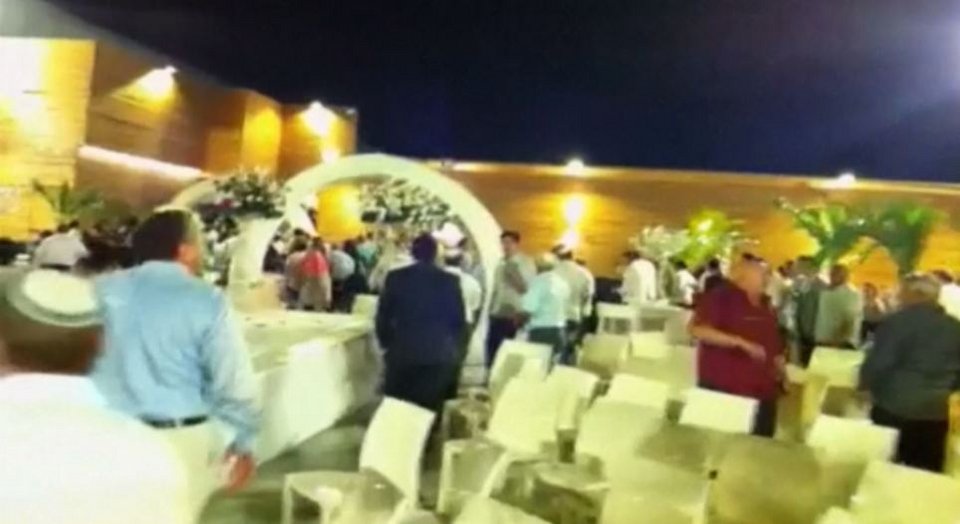 Ζευγάρι στο Ισραήλ εγκαταλείπει το γάμο του γιατί ρουκέτες πέφτουν πάνω από τα κεφάλια τους [εικόνες&βίντεο] | iefimerida.gr 2