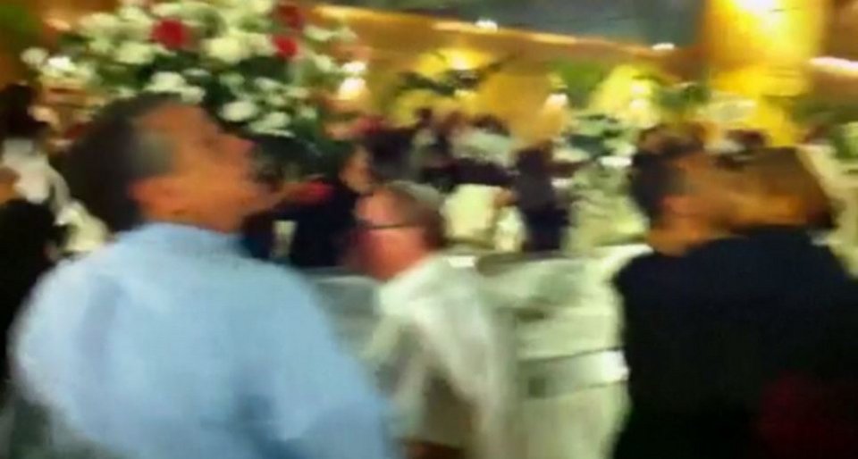 Ζευγάρι στο Ισραήλ εγκαταλείπει το γάμο του γιατί ρουκέτες πέφτουν πάνω από τα κεφάλια τους [εικόνες&βίντεο] | iefimerida.gr 1