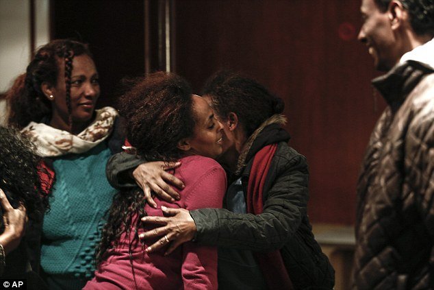 Η εικόνα που έγινε viral και μια συγκλονιστική ιστορία: Η νεαρή μετανάστρια που ναυάγησε στη Ρόδο [εικόνες & βίντεο] | iefimerida.gr 1