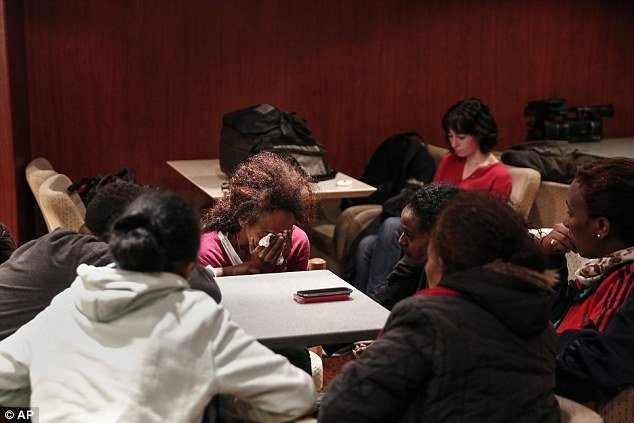 Η εικόνα που έγινε viral και μια συγκλονιστική ιστορία: Η νεαρή μετανάστρια που ναυάγησε στη Ρόδο [εικόνες & βίντεο] | iefimerida.gr 2