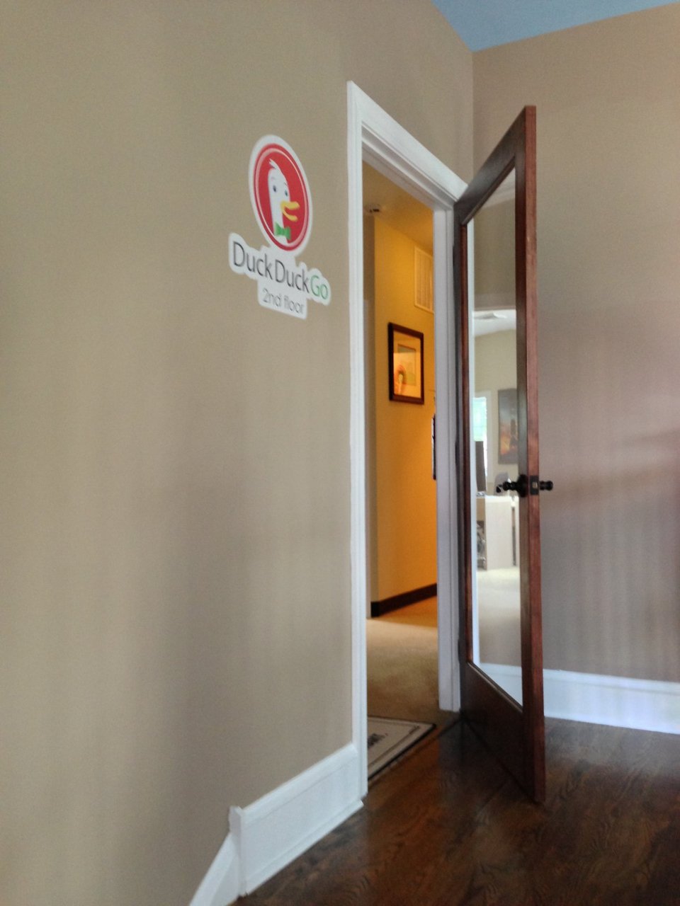 Το νέο ψαχτήρι που ανταγωνίζεται την Google: Το «παπί» εκσυγχρονίζει τα γραφεία του [εικόνες] | iefimerida.gr 5