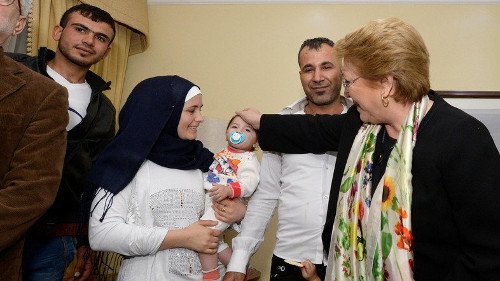 Και στη Χιλή πρόσφυγες -Τους υποδέχθηκε προσωπικά η πρόεδρος της χώρας [εικόνες] | iefimerida.gr 0