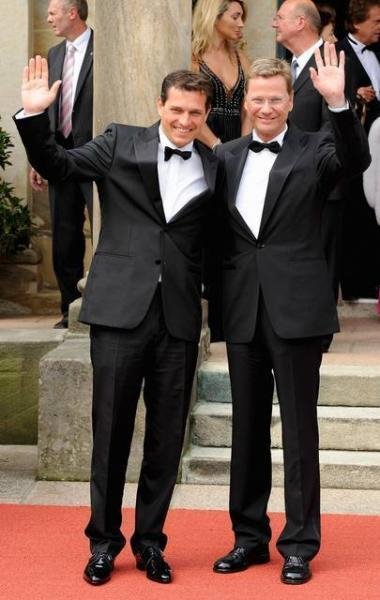 Η Μέρκελ για τον θάνατο του Βέστερβελε -Αναφέρθηκε και στον σύντροφό του [εικόνες] | iefimerida.gr 2