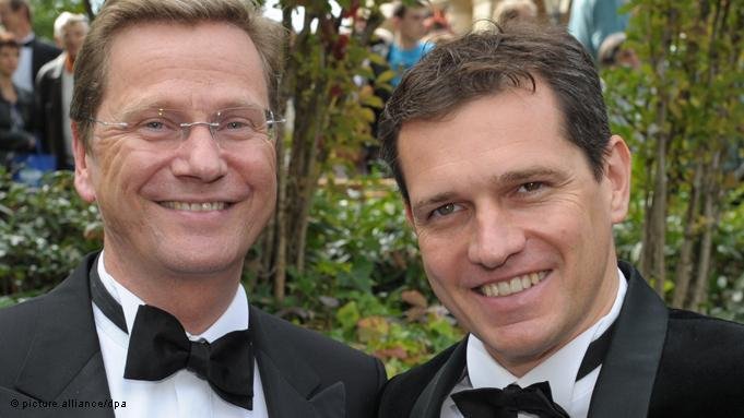 Η Μέρκελ για τον θάνατο του Βέστερβελε -Αναφέρθηκε και στον σύντροφό του [εικόνες] | iefimerida.gr 0