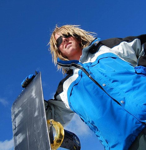 Απίστευτη τρέλα από Αυστραλό -Πήδηξε πάνω σε κουφάρι φάλαινας, ενώ τον τριγύριζαν καρχαρίες [εικόνες&βίντεο] | iefimerida.gr 2