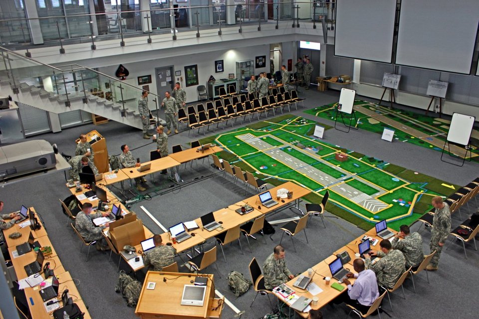 Business Insider: Μπήκαμε σε μια αεροπορική βάση των ΗΠΑ και φωτογραφήσαμε όλα τα μυστικά της [εικόνες] | iefimerida.gr 23