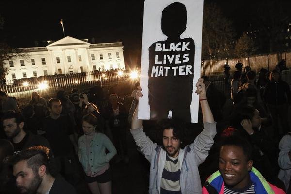 Στις φλόγες οι ΗΠΑ -Χάος μετά την αθώωση του αστυνομικού που σκότωσε τον άοπλο 18χρονο [βίντεο & εικόνες] | iefimerida.gr 15