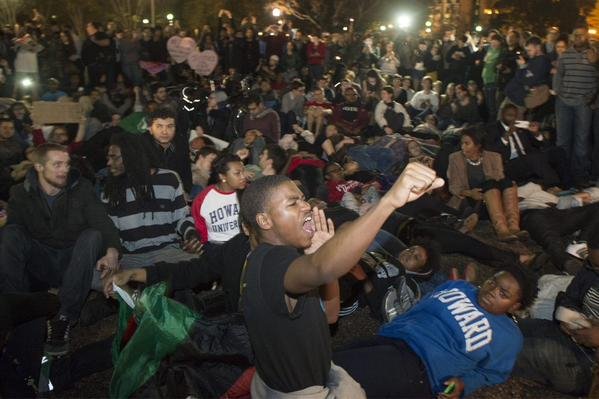 Στις φλόγες οι ΗΠΑ -Χάος μετά την αθώωση του αστυνομικού που σκότωσε τον άοπλο 18χρονο [βίντεο & εικόνες] | iefimerida.gr 14