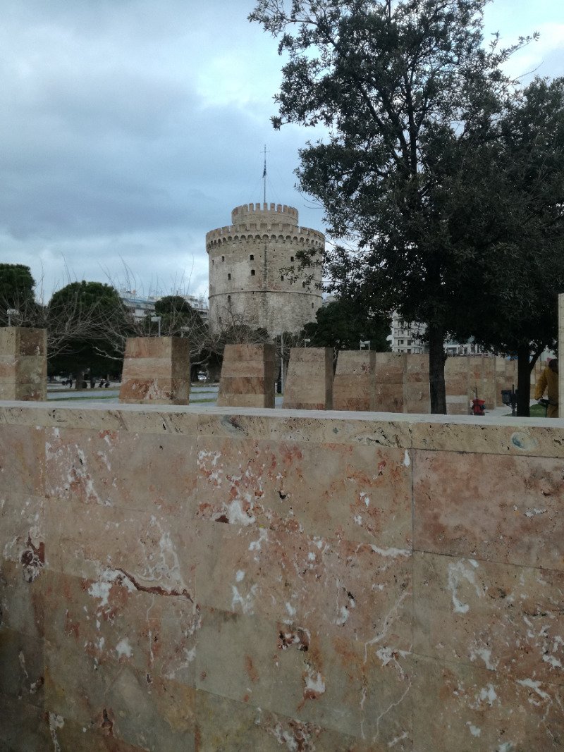 «Φθορές που πληγώνουν» - Αποκατάσταση στον περιβάλλοντα χώρο του Λευκού Πύργου [εικόνες] | iefimerida.gr 1