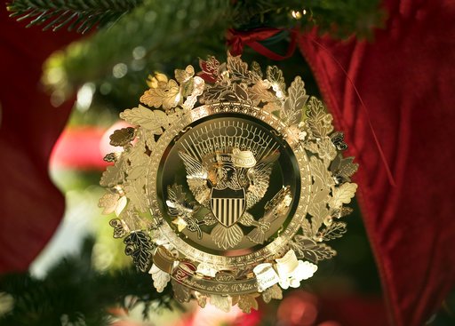 Η Μελάνια αποκάλυψε το χριστουγεννιάτικο ντεκόρ του Λ. Οίκου: 12.000 στολίδια, 53 δέντρα και μπαλαρίνες που χόρευαν [εικόνες & βίντεο] | iefimerida.gr 3