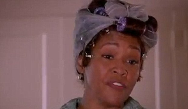 Η Γουίτνεϊ Χιούστον χαρούμενη και υγιής στα γυρίσματα του «Sparkle» [εικόνες-βίντεο] | iefimerida.gr 1