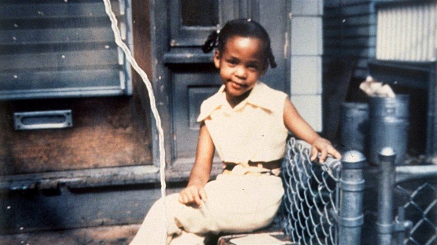 Αποκαλυπτικό φιλμ για τη ζωή της Γουίτνεϊ Χιούστον -Από το γκέτο στη δόξα και τις εξαρτήσεις [βίντεο]   | iefimerida.gr 1