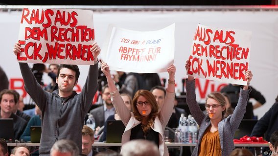 Αυστρία: Φοιτητές γιουχάισαν τον Φάιμαν για το κλείσιμο των συνόρων [εικόνες] | iefimerida.gr 0