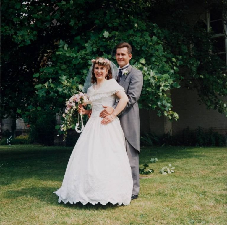 Βρετανός έγινε γυναίκα για να έρθει πιο κοντά με τον γιο του [εικόνες] | iefimerida.gr 4