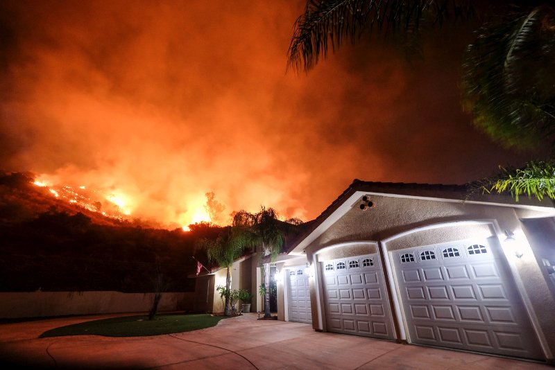 Φλέγονται οι ΗΠΑ: Πάνω από 100 πυρκαγιές σε όλη τη χώρα [εικόνες] | iefimerida.gr 0