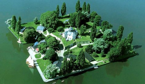 Δέκα νησιά βγαλμένα από τα παραμύθια: Οταν τα κάστρα ξεπροβάλλουν μέσα από το νερό [εικόνες] | iefimerida.gr 12