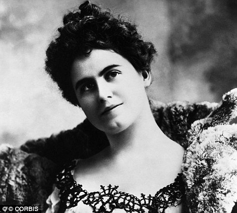 Από την Μάρθα στην Μισέλ: οι 41 γυναίκες πίσω από τον πλανητάρχη [εικόνες] | iefimerida.gr 24