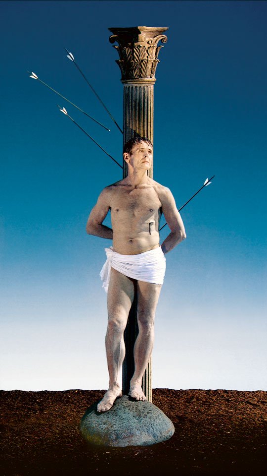 Μπαρίσνικοφ, Ντεφό και Γουίλσον φέρνουν στην Αθήνα το συγκλονιστικό έργο του Χαρμς που πέθανε σε γκουλάγκ [εικόνες] | iefimerida.gr 0