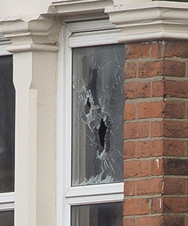 Λονδίνο: Καρέ-καρέ η έφοδος της αστυνομίας σε «φωλιά τρομοκρατών» [βίντεο]  | iefimerida.gr 0