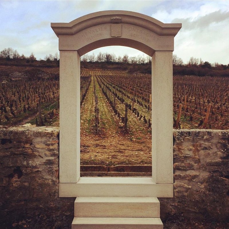 Ουρές κάνουν οι Βρετανοί για το μοναδικό γαλλικό κρασί -Το σέρβιραν στο γάμο Χάρι-Μέγκαν [εικόνες & βίντεο]  | iefimerida.gr 0