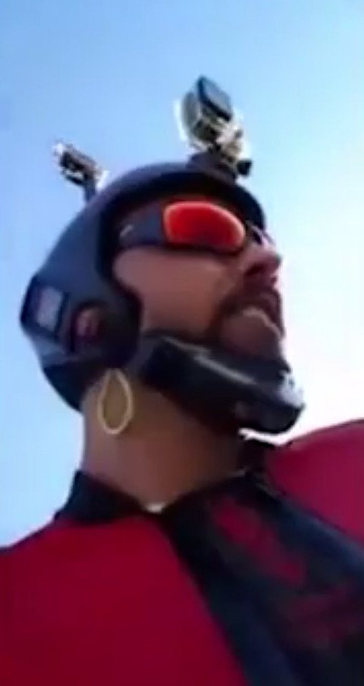 Σοκ: Μετέδωσε live το θάνατό του στο Facebook -Κατέγραφε την πτήση του με wingsuit [εικόνες&βίντεο] | iefimerida.gr 1