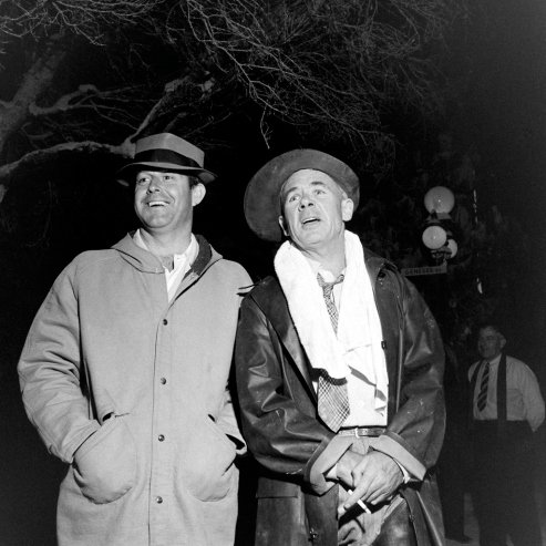 Οταν στο Χόλιγουντ γύριζαν το «Μια υπέροχη ζωή»: Σπάνιες φωτογραφίες από το ασπρόμαυρο σετ του 1946 [εικόνες] | iefimerida.gr 10