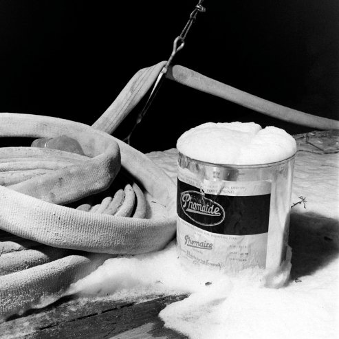 Οταν στο Χόλιγουντ γύριζαν το «Μια υπέροχη ζωή»: Σπάνιες φωτογραφίες από το ασπρόμαυρο σετ του 1946 [εικόνες] | iefimerida.gr 11