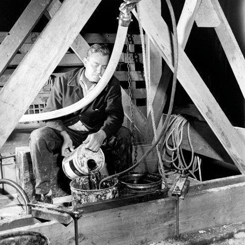 Οταν στο Χόλιγουντ γύριζαν το «Μια υπέροχη ζωή»: Σπάνιες φωτογραφίες από το ασπρόμαυρο σετ του 1946 [εικόνες] | iefimerida.gr 5