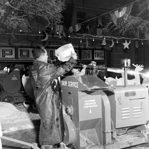 Οταν στο Χόλιγουντ γύριζαν το «Μια υπέροχη ζωή»: Σπάνιες φωτογραφίες από το ασπρόμαυρο σετ του 1946 [εικόνες] | iefimerida.gr 6