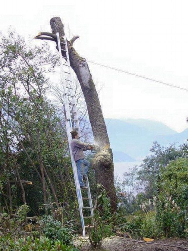 Εργάτες με άγνοια κινδύνου σε... επικίνδυνες αποστολές [εικόνες] | iefimerida.gr 3