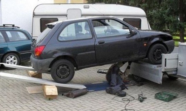 Εργάτες με άγνοια κινδύνου σε... επικίνδυνες αποστολές [εικόνες] | iefimerida.gr 6