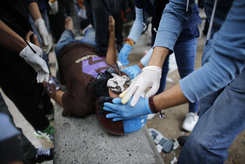 Κλιμακώνεται η εξέγερση στη Βενεζουέλα [εικόνες]  | iefimerida.gr 2