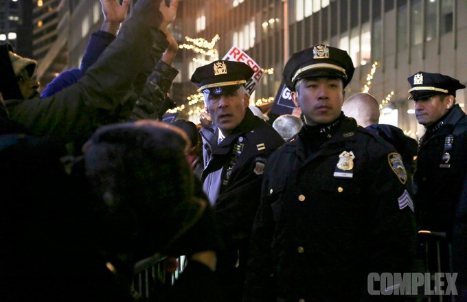 Νέα Υόρκη: Επεισόδια και συλλήψεις για την αθώωση αστυνομικού που στραγγάλισε Αφροαμερικανό [εικόνες & βίντεο] | iefimerida.gr 22