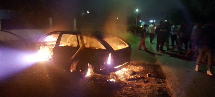 Ωραιόκαστρο: 76χρονος παρέσυρε και σκότωσε μάνα και το ανήλικο παιδί της με το ΙΧ του-Εξαγριωμένοι πρόσφυγες πυρπόλησαν το αμάξι [εικόνες] | iefimerida.gr 0