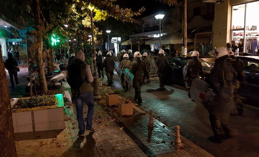 Ενταση στο Ωραιόκαστρο ανάμεσα σε αντεξουσιαστές και ακροδεξιούς [εικόνες] | iefimerida.gr 4