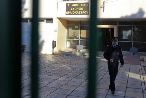 Το δημοτικό συμβούλιο Ωραιοκάστρου καταδικάζει τα επεισόδια με τους ακροδεξιούς κατά των προσφυγόπουλων | iefimerida.gr 0