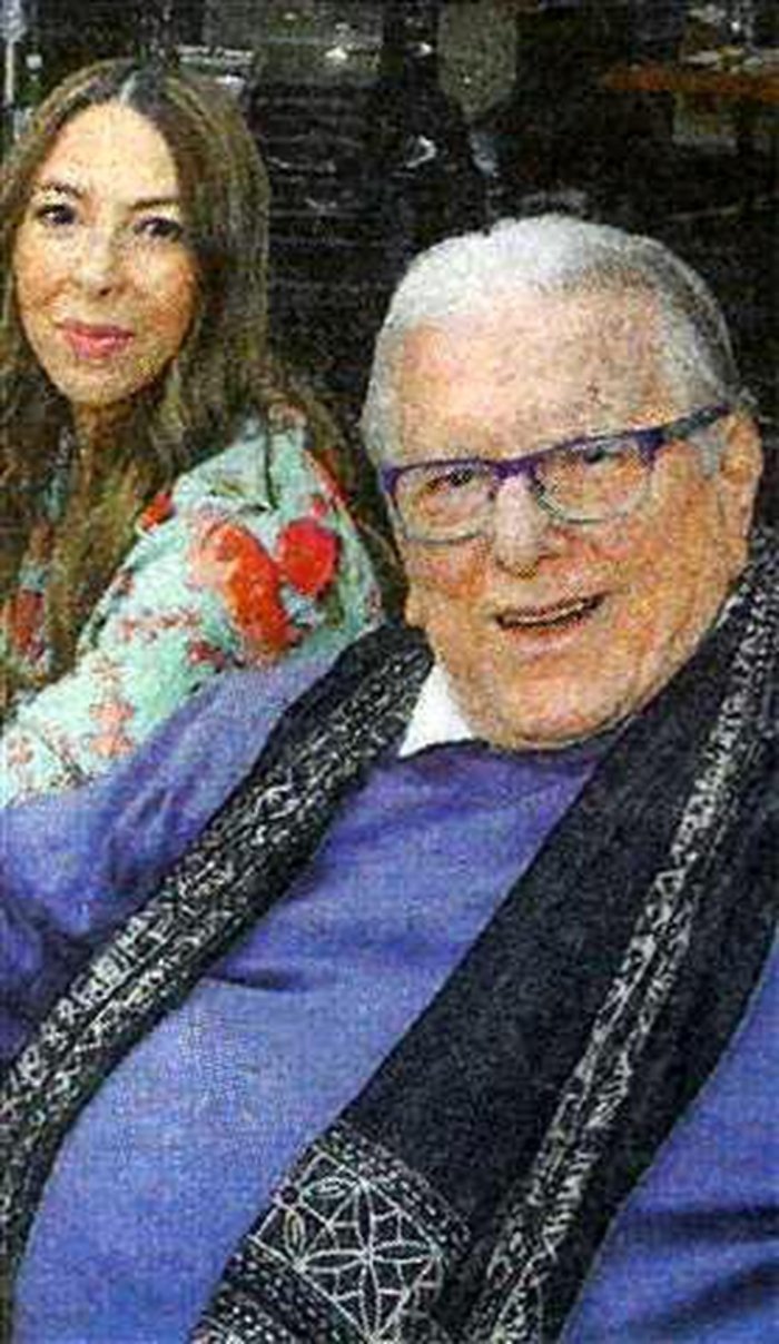 Το γαμήλιο δείπνο Βουτσά-Κατσαβού -Η νύφη πέταξε το νυφικό για κάτι πιο άνετο [εικόνες] | iefimerida.gr 0