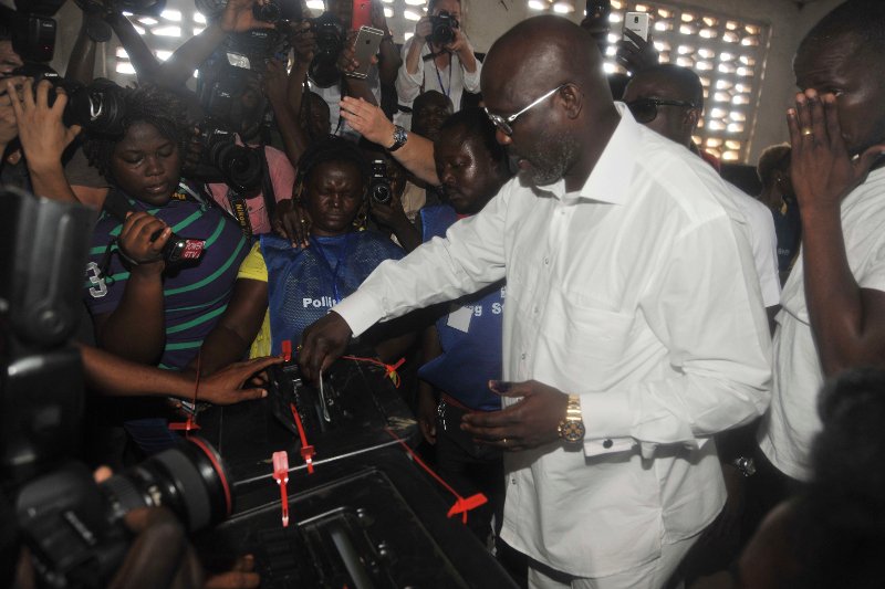 Ο πρώην πρόεδρος της Λιβερίας συνεχάρη τον Γουεά για τη νίκη του στις εκλογές | iefimerida.gr 0