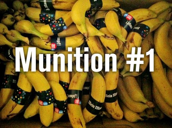 Ναζί εναντίον ναζί: Πώς οπαδοί του Χίτλερ παρέλασαν και μάζεψαν λεφτά κατά του νεοναζισμού [βίντεο & εικόνες] | iefimerida.gr 1