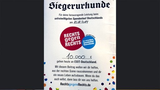 Ναζί εναντίον ναζί: Πώς οπαδοί του Χίτλερ παρέλασαν και μάζεψαν λεφτά κατά του νεοναζισμού [βίντεο & εικόνες] | iefimerida.gr 7