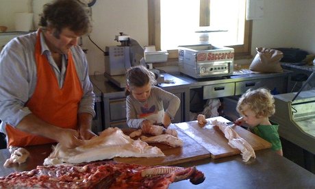 Η νέα μόδα -Οικογένειες ταξιδεύουν σε όλο τον κόσμο και δουλεύουν εθελοντικά σε οργανικές φάρμες [εικόνες] | iefimerida.gr 2