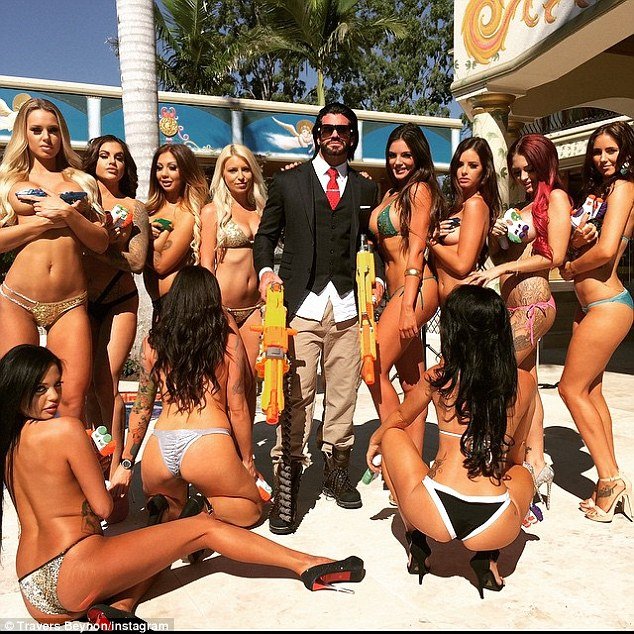 Τρελά πάρτι, όμορφες γυναίκες και υπερβολές: Η... απάντηση της Αυστραλίας στον Χιου Χέφνερ [εικόνες] | iefimerida.gr 1